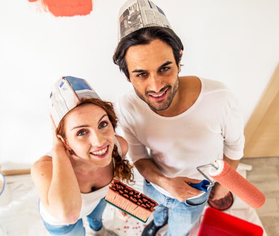 Couple dans leur nouvelle maison
